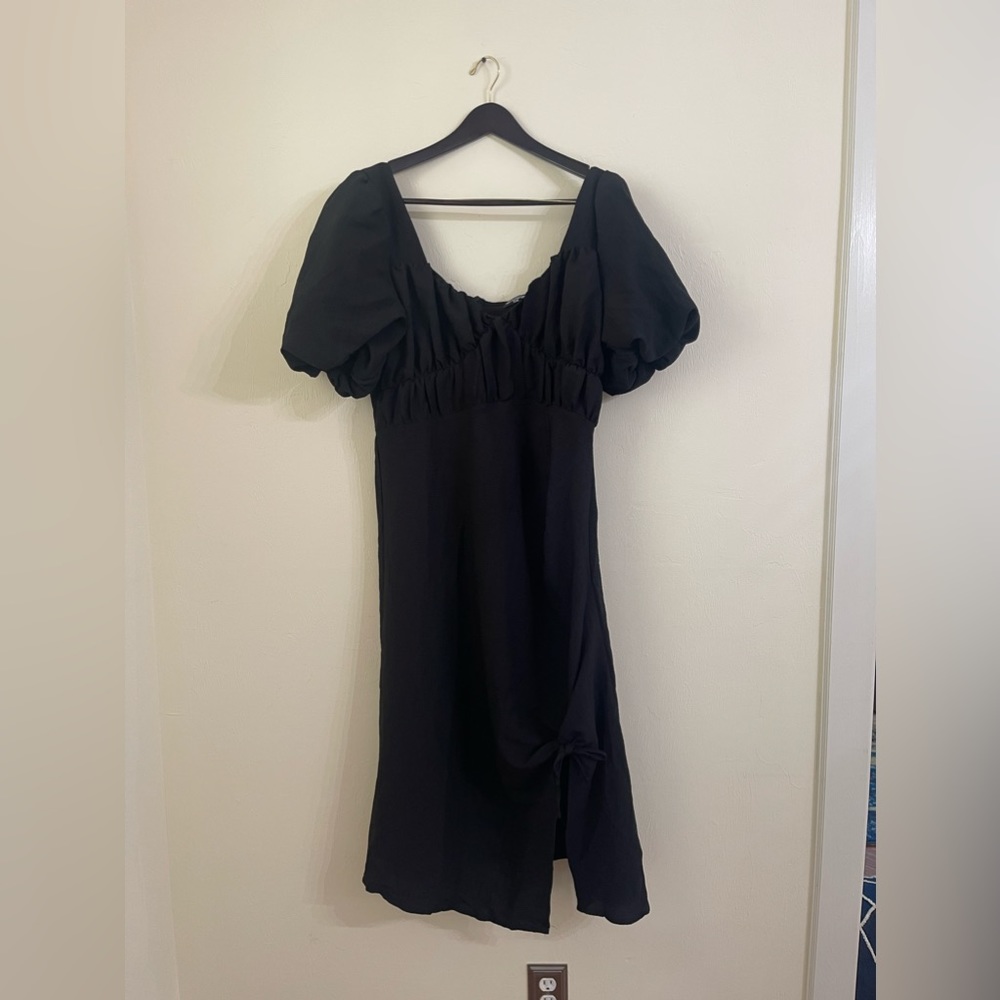 *BRAND NEW W TAGS* PrettyLittleThing Puff Sleeve Dress